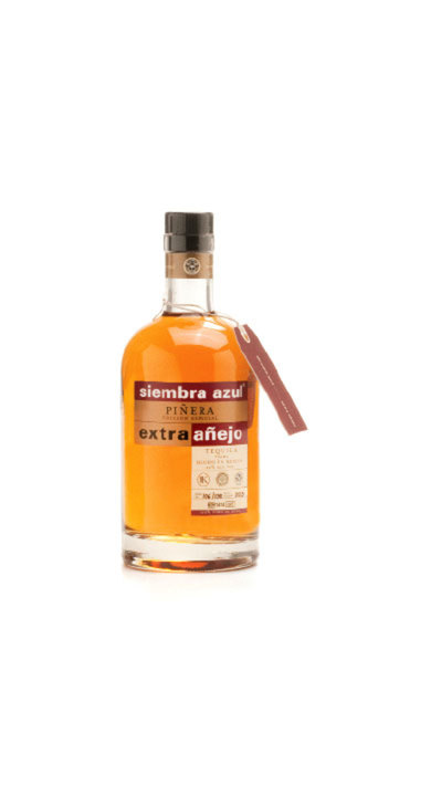 Siembra Azul Piñera Extra Añejo, the bottle reviewed